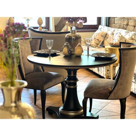 okruhly elegantny cierny jedalensky zostava obciansky stol nabytok mediteransky klasicky strieborny obciansky elegantny tmavy jedalensky stol vinobranie ozdobny taliansky nabytok stol vyroba lameridiana interierovy obchod budapest.jpg